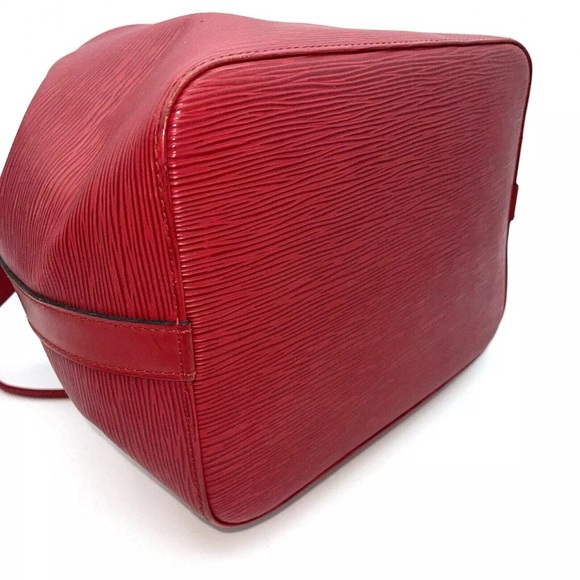 Authentic Louis Vuitton Noe Epi Red Bucket Tote Bag Draw String Close - Picture 9 of 16